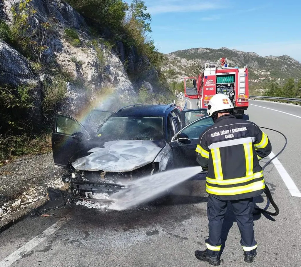 Zapalio se automobil na putu Cetinje – Podgorica