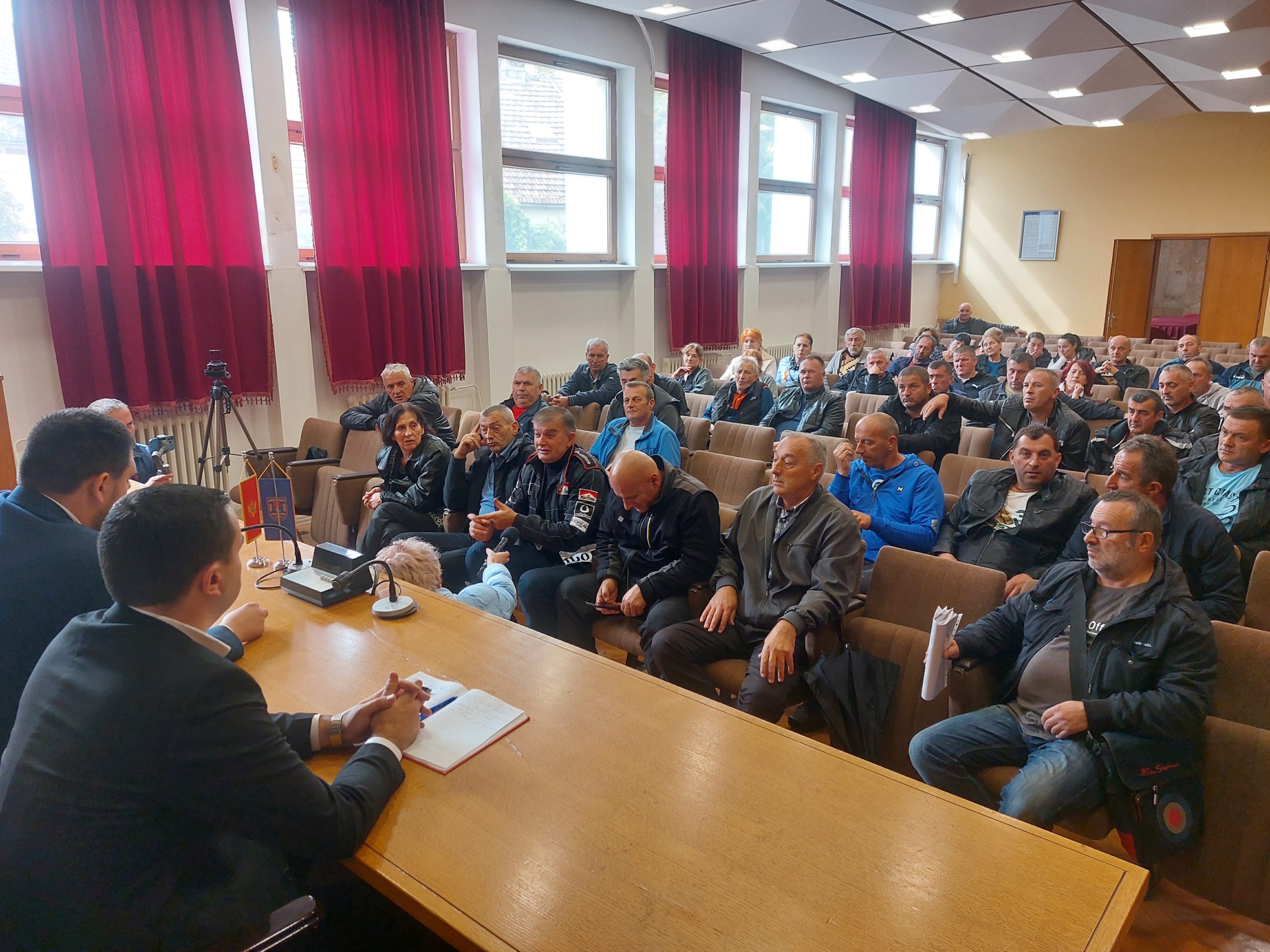 Mujović danas sa bivšim radnicima Boksita