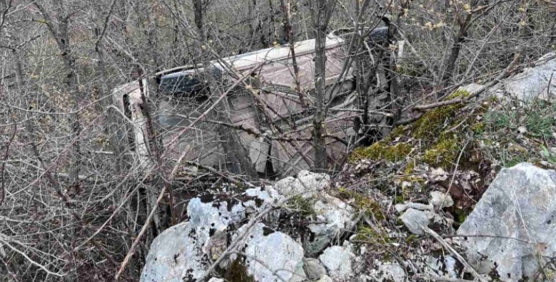Automobil sletio sa puta, povrijeđena žena