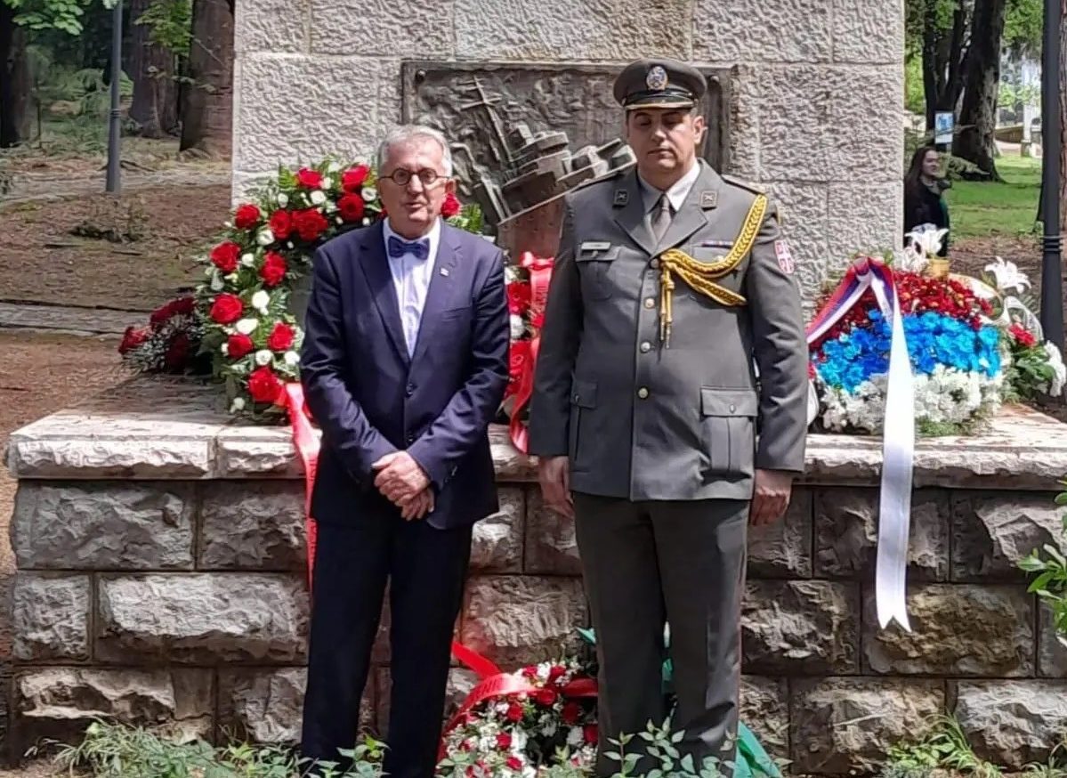 Rodić položio vijenac na spomenik herojima Spasiću i Mašeri
