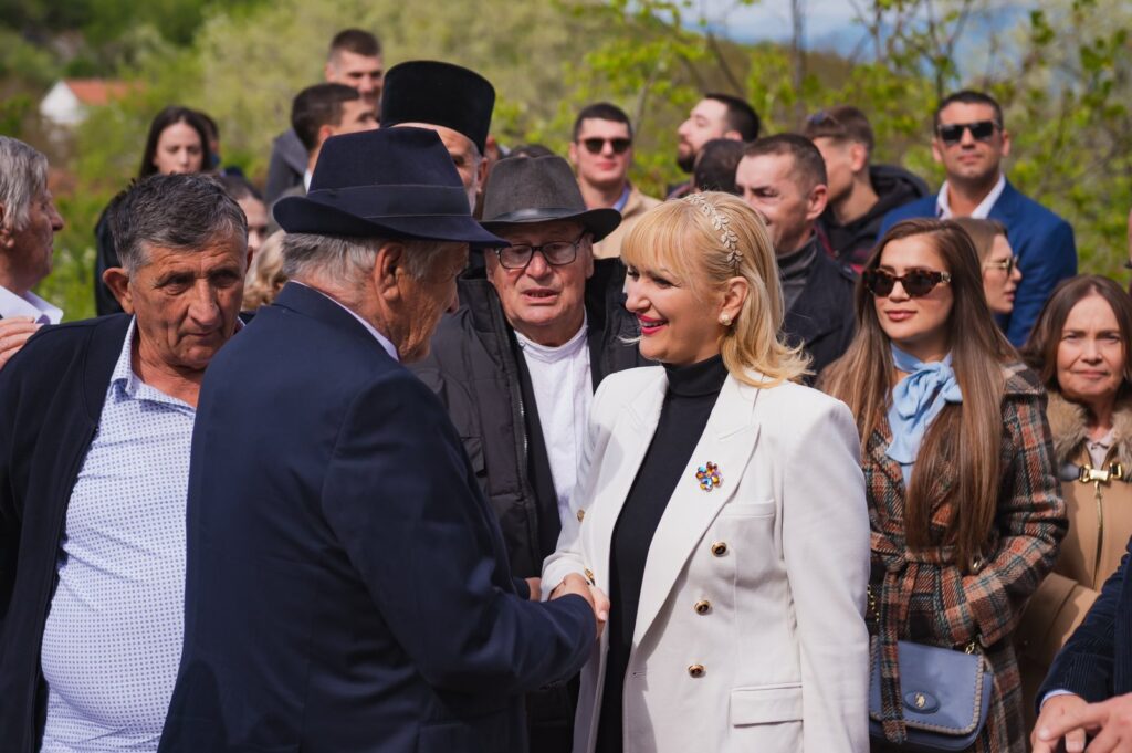 Borovinić-Bojović otkrila spomen-ploču na porodičnoj kući Arsa Milića