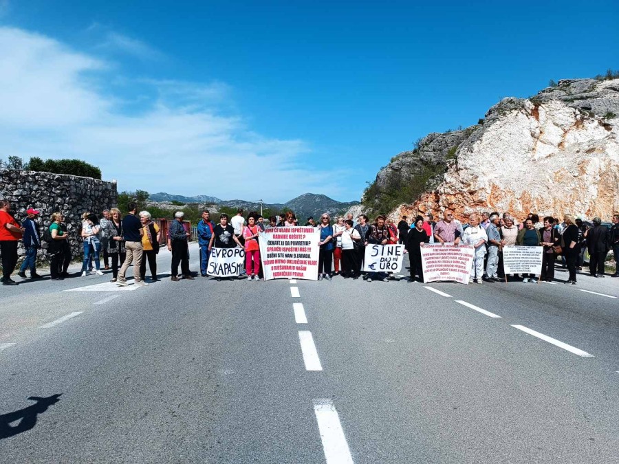 Bivši radnici Košute i danas blokiraju saobraćaj
