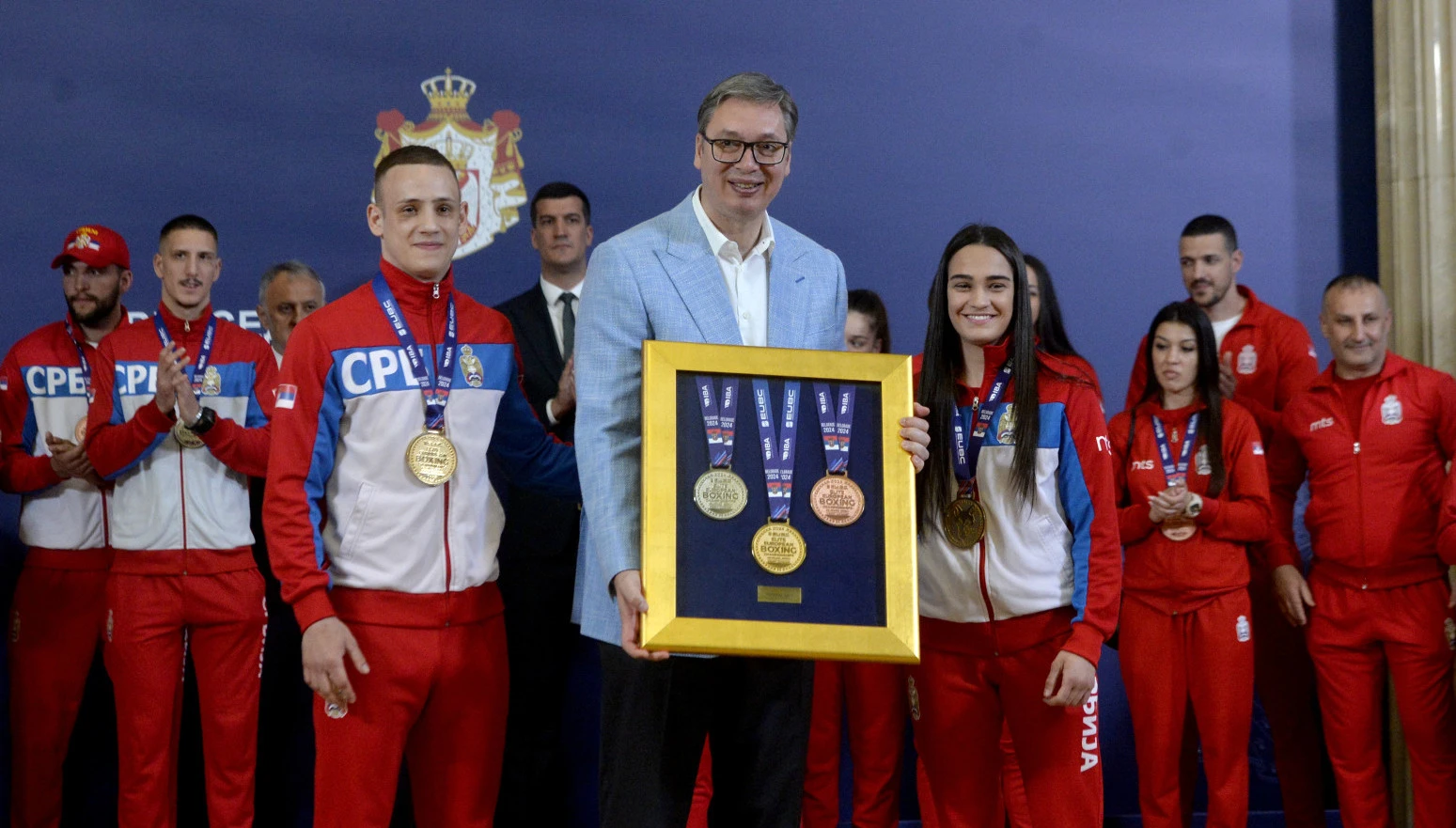 Predsjednik Srbije sa „zlatnim“ bokserima: „Hvala vam što ste vratili klince u sale“