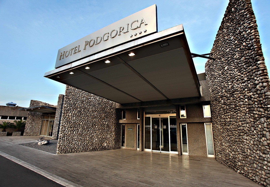 Oficirov domoljubni duh još bdi nad hotelom Podgorica: Otkazali koncert Jelene Karleuše zbog prozivki na račun antisrpskog držanja Crne Gore