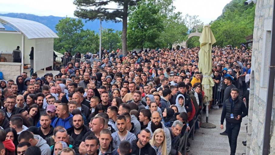 Hiljade ljudi pod Ostrogom proslavlja Svetog Vasilija Ostroškog