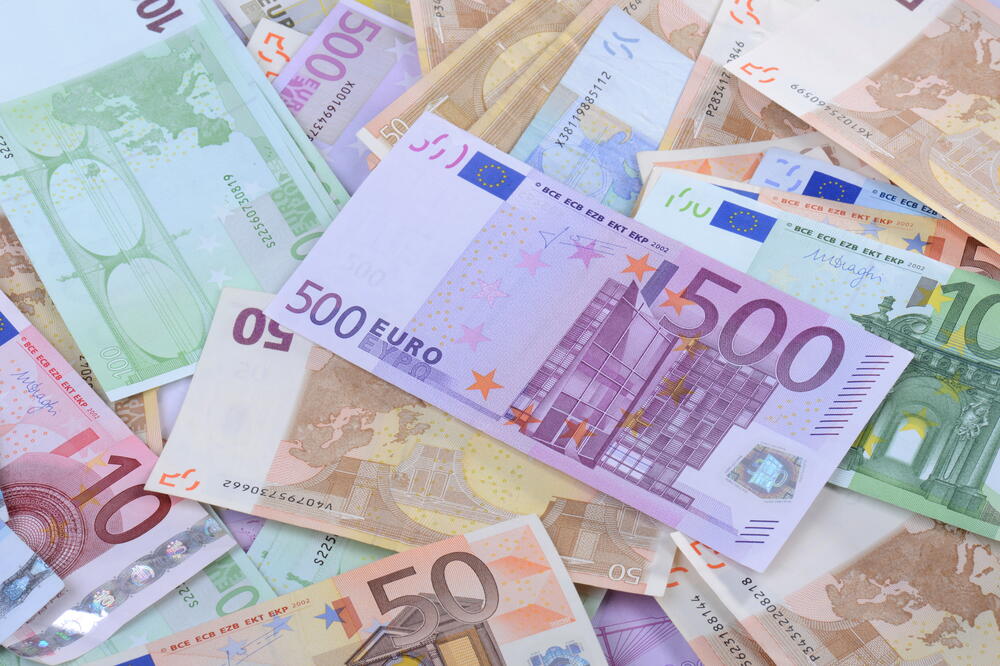 Uprava carina: Za četiri mjeseca bruto naplata prihoda u iznosu od 378 miliona evra