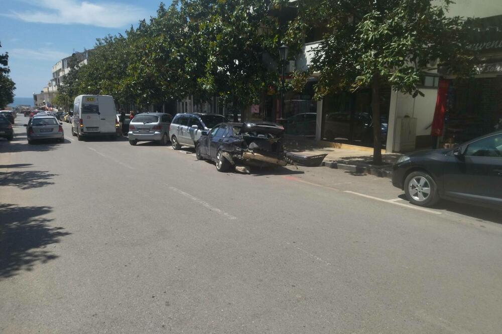 Ulcinj: BMW-om napravio karambol, oštetio parkirana vozila pa pobjegao