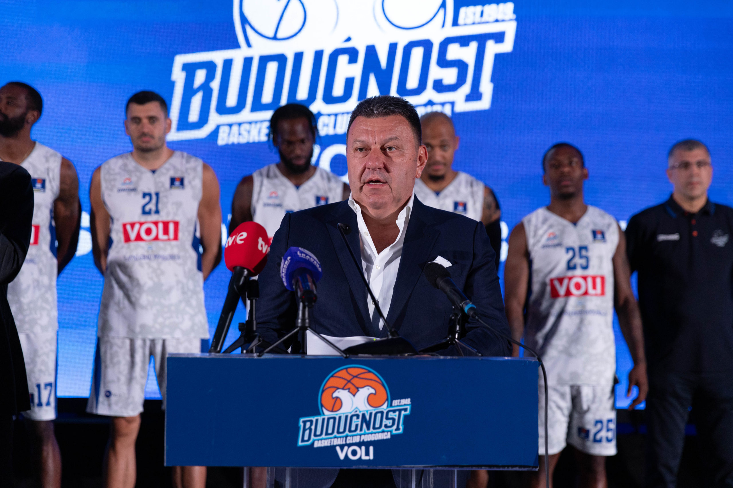 SKANDAL U PODGORICI: Bokan upao u svlačionicu i prijetio sudijama!
