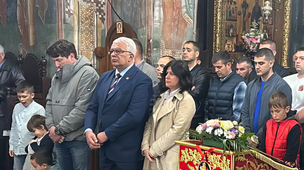 Mandić prisustvovao Vaskršnjoj liturgiji i čestitao Vaskrs