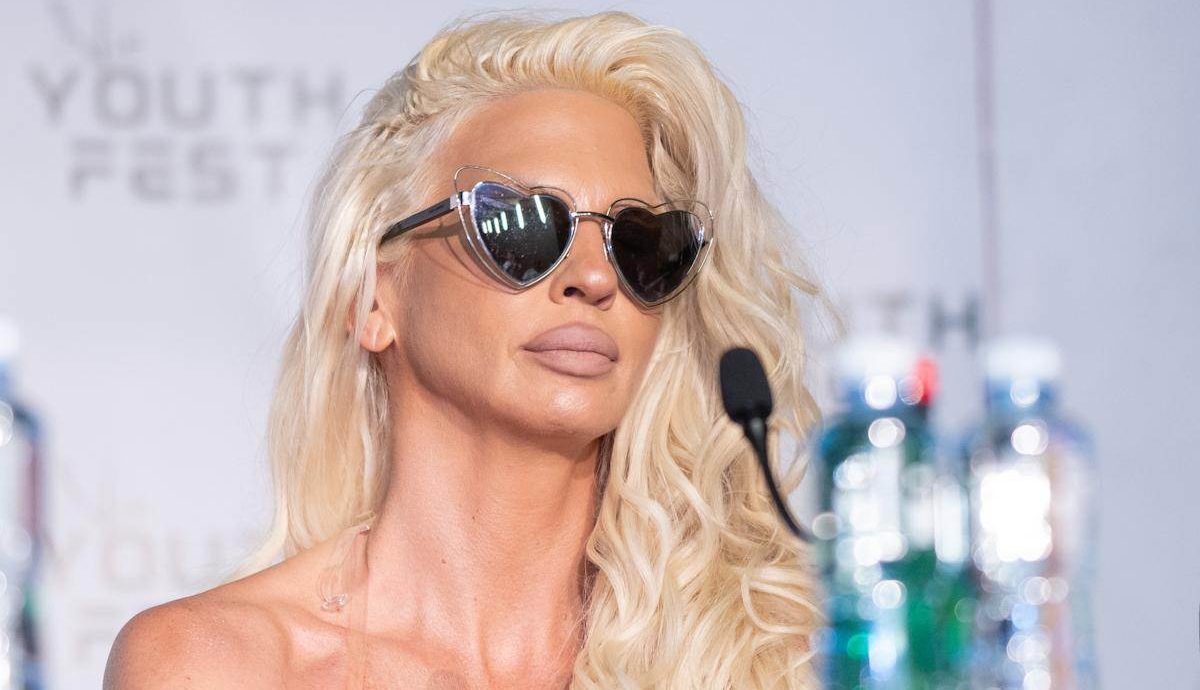 Fenomen Jelene Karleuše: Mrze je, vrijeđaju i linčuju – a potajno joj se dive!