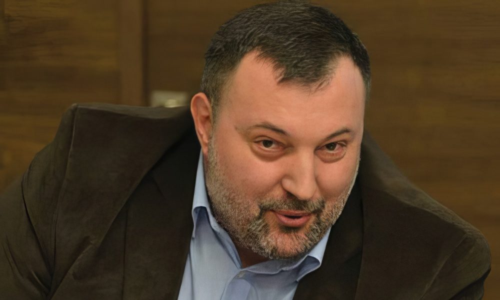 (FOTO) Bahaćenje novog direktora RTNK u maniru DPS-a: Nikola Marković prima platu platu veću od 3.000 evra!