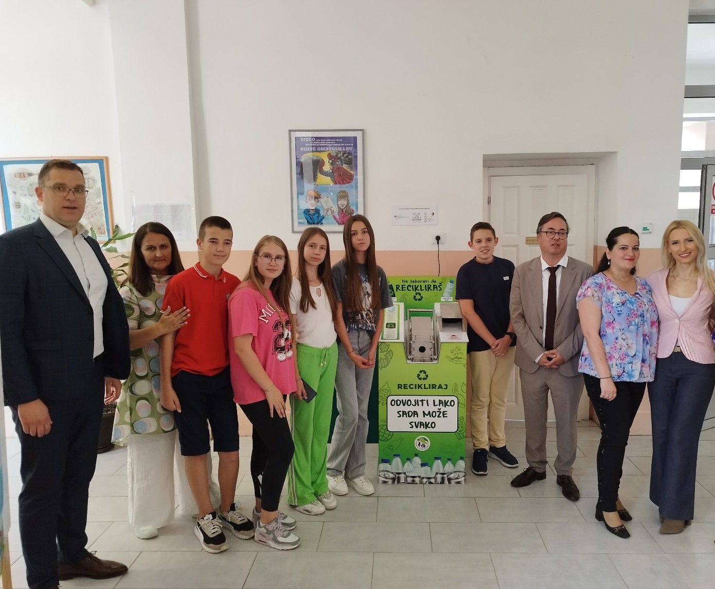 Eko – Fond uručio Osnovnoj školi “Milorad Musa Burzan” pametnu kantu za otpad