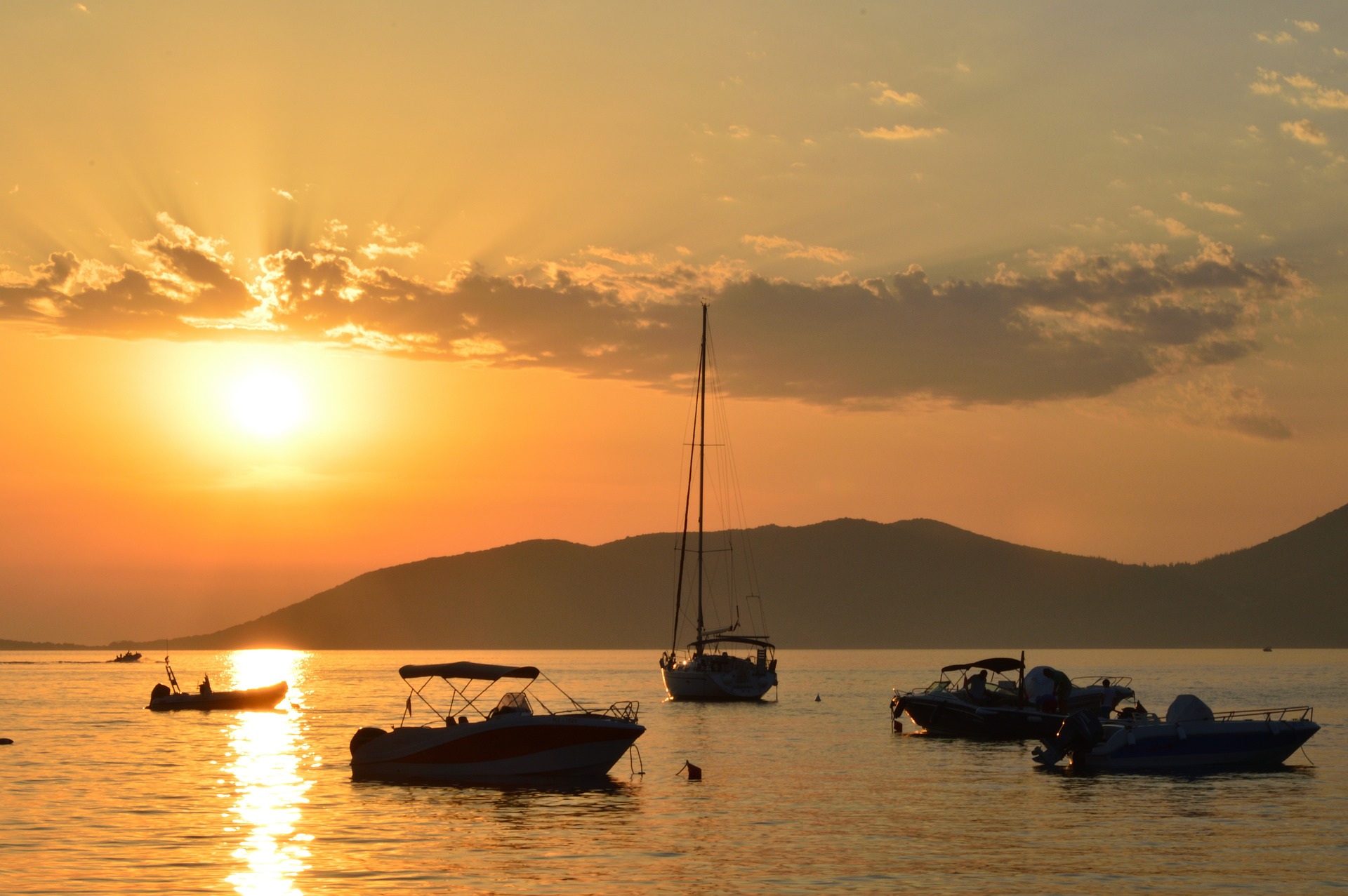 Crna Gora „elitna“ destinacija: Halapljivost, nekompetentnost i smeće su glavne prepreke elitnom turizmu