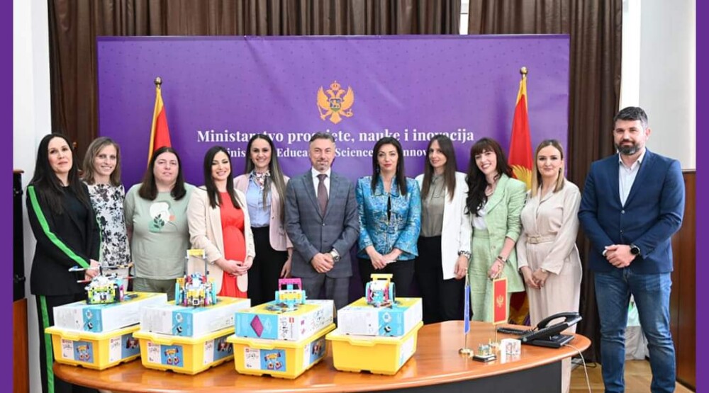 Ministarstvo prosvjete: Kompanija MTEL donirala pet setova robota osnovnim školama za takmičenje u robotici