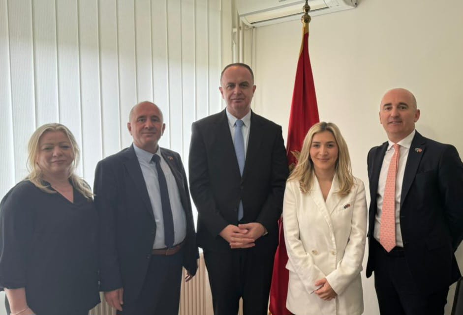 Đeljošaj sa predstavnicima crnogorske zajednice na Kosovu: Razgovarali i o bezbjednosnoj situaciji u toj zemlji