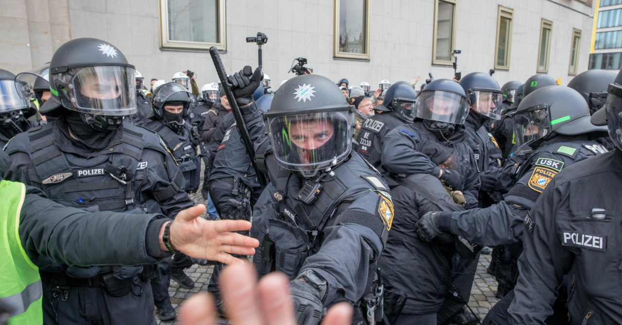 Navijači divljali u Njemačkoj: Povrijeđeno 155 policajaca, uhapšena 74 huligana