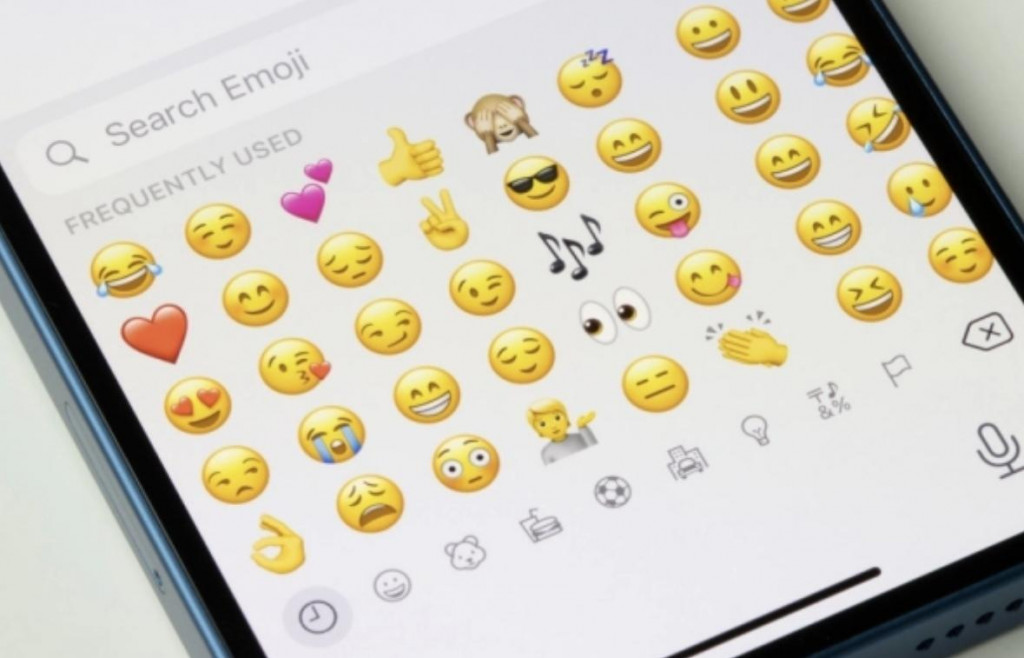 Stižu novi emodžiji: Umorni smajli, harfa i lopata