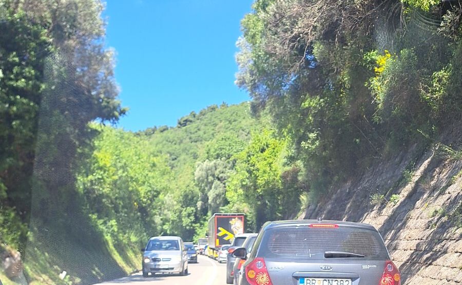 Nezgoda u Sutomoru, pričinjena materijalna šteta, nema teže povrijeđenih