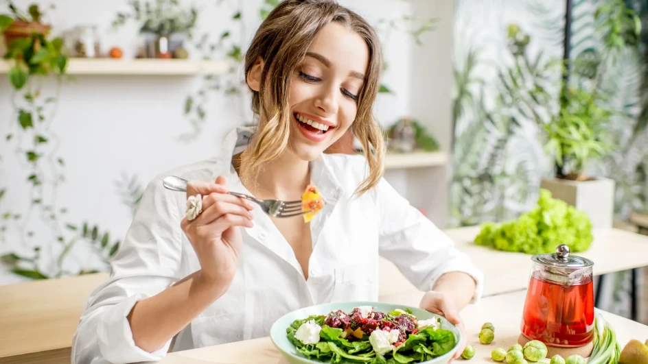 shutterstock-1028139856-Hrana-jelo-rucak-salate-zdrava-hrana-6516a18a51091-944px