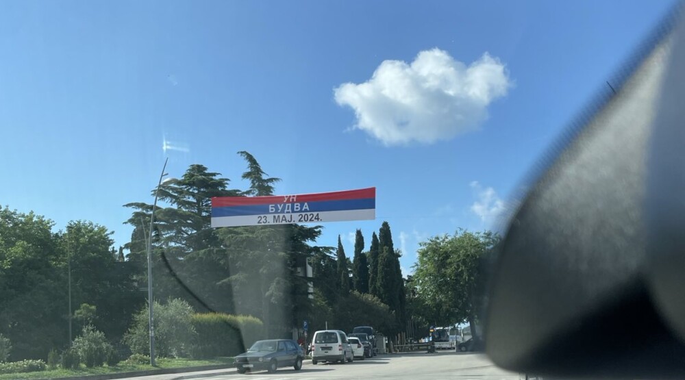 U Budvi osvanula trobojka: UN – Budva – 23. maj 2024.