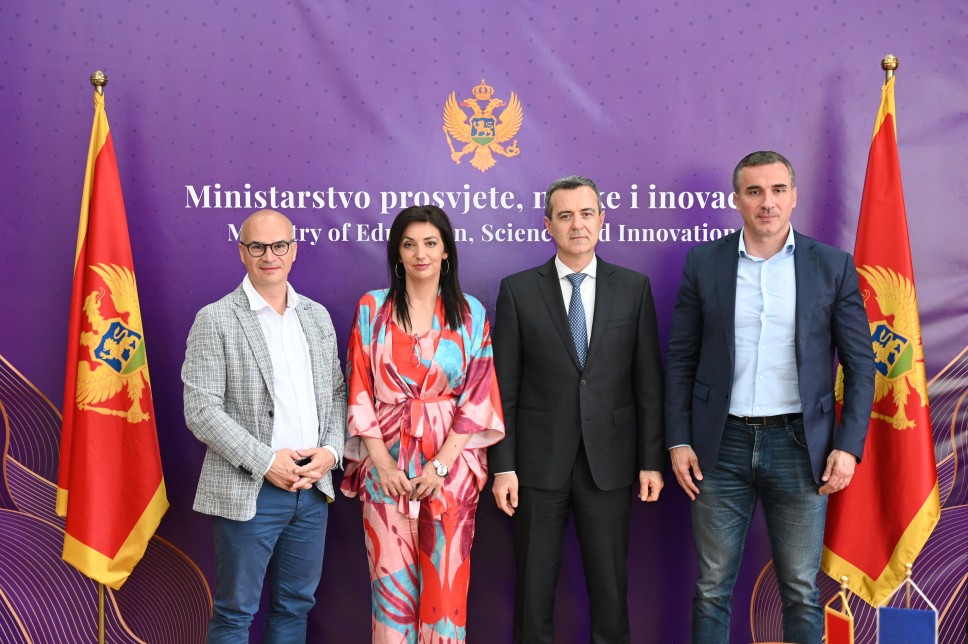 Besplatno korišćenje usluga elektronskog potpisa za sve brucoše Univerziteta Crne Gore