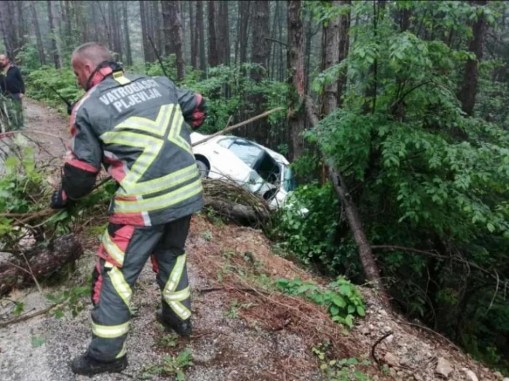 Saobraćajna nezgoda na putu Pljevlja – Đurđevića Tara, povrijeđena žena