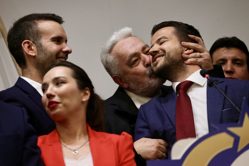 OBRAZI I ĐONOVI, CRKVA I POLITIKA: Srebrenica i Kosmet sramni pečati političkih karijera Spajića i Milatovića!