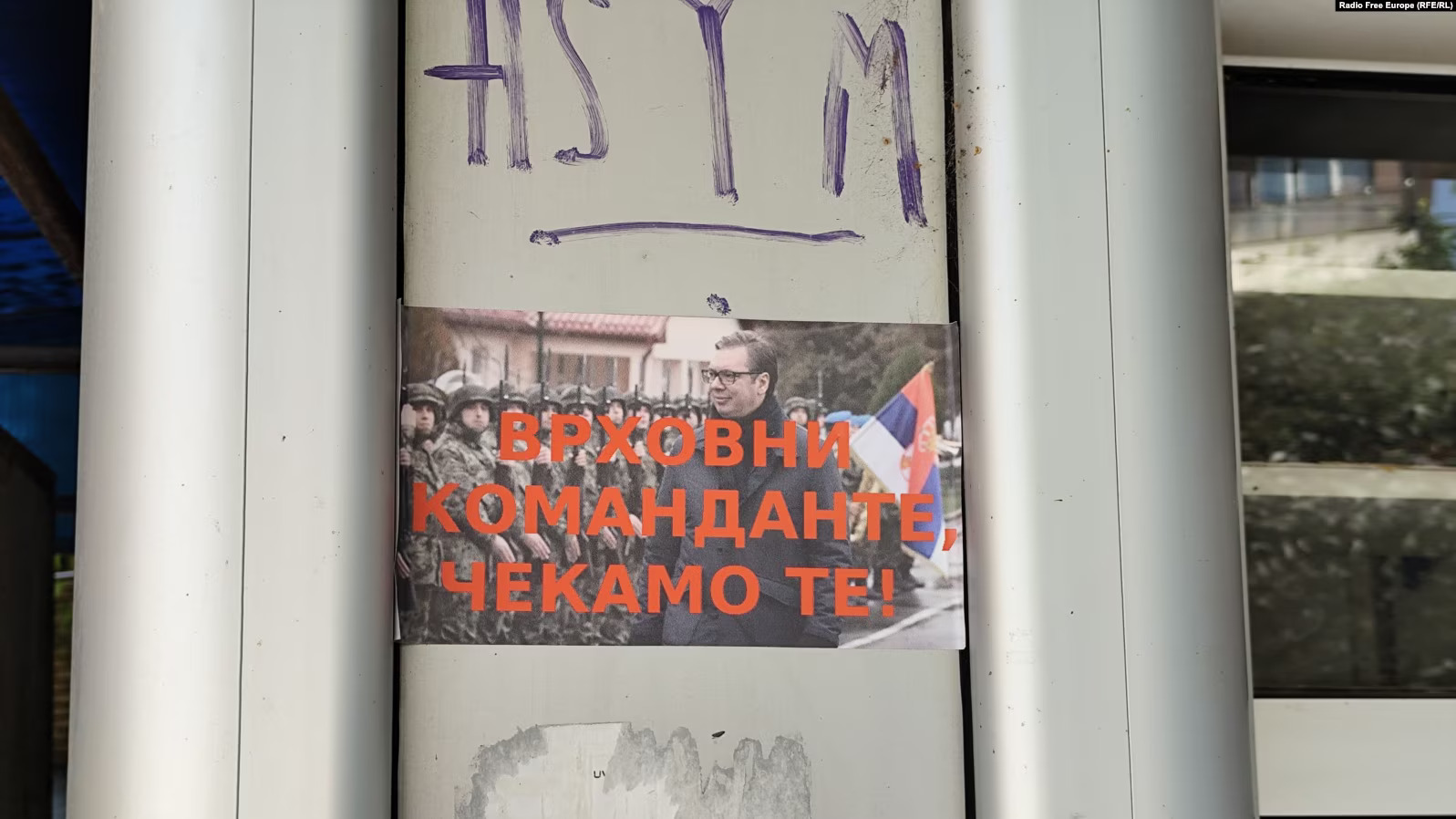 Na sjeveru Kosova osvanuli plakati: „Vrhovni komandante, čekamo te!“