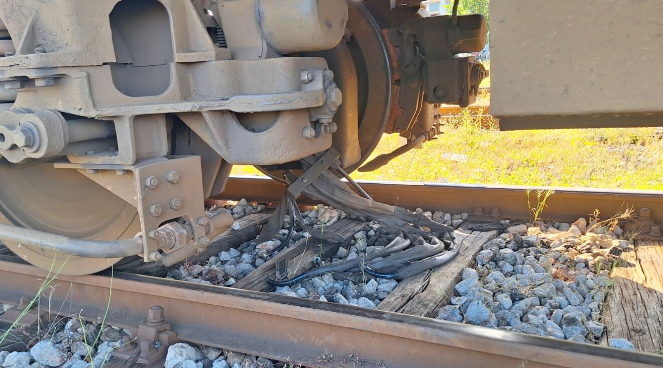 ŽPCG: Nepoznate osobe ukrale opremu i pričinile veliku materijalnu štetu na vozu