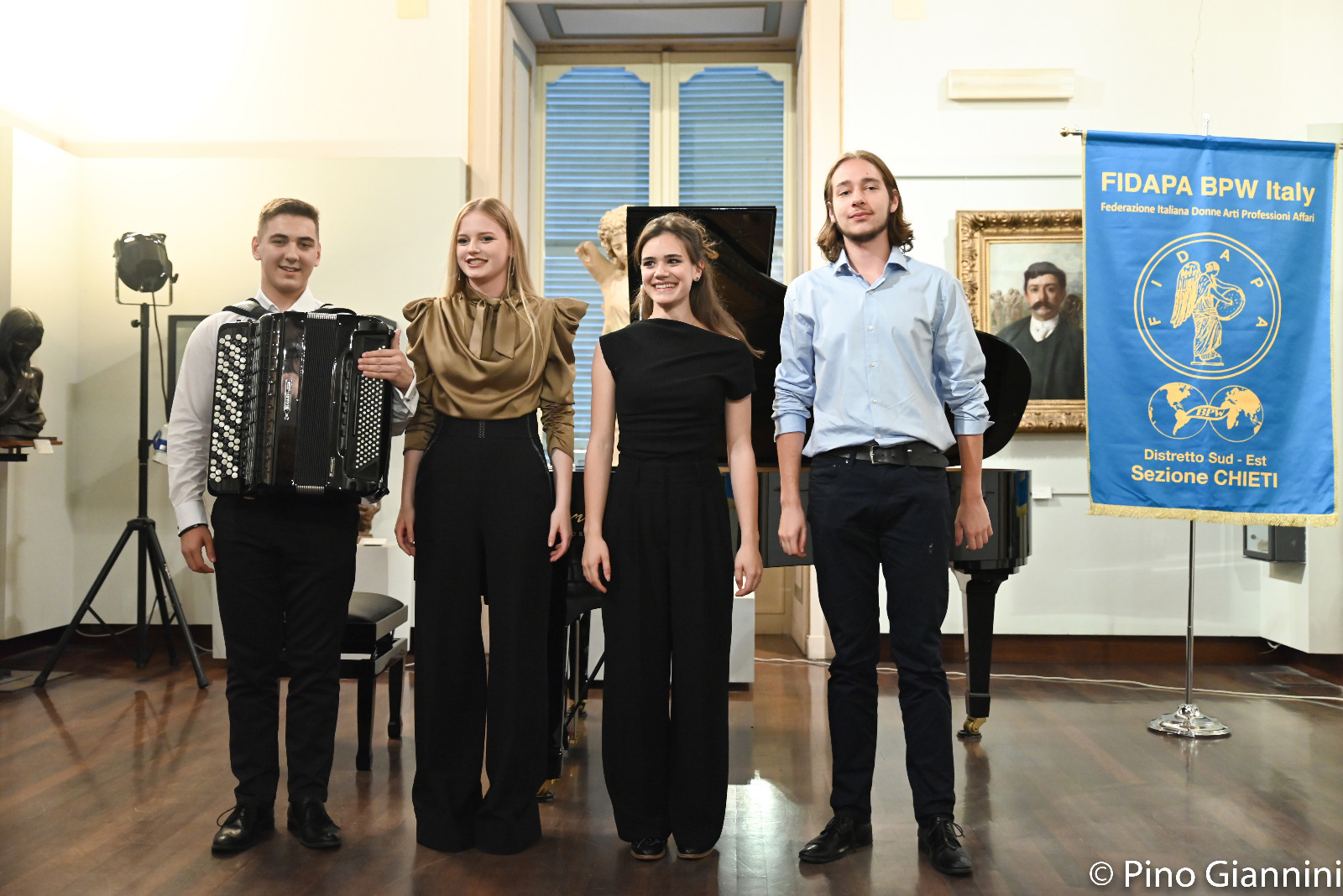 Učenici škole „Vasa Pavić“ održali koncert u Italiji (FOTO)