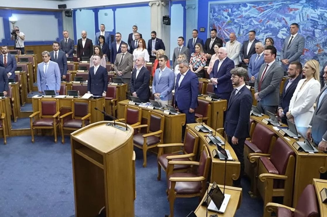 Poslanici minutom ćutanja odali počast Matiji Šarkiću