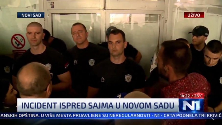 Đedov duh i danas proradio u mlađanom Brajanu: Unuk Jevrema Brkovića i sin urednika Vijesti napao srpsku policiju u toku izbornog dana u Novom Sadu