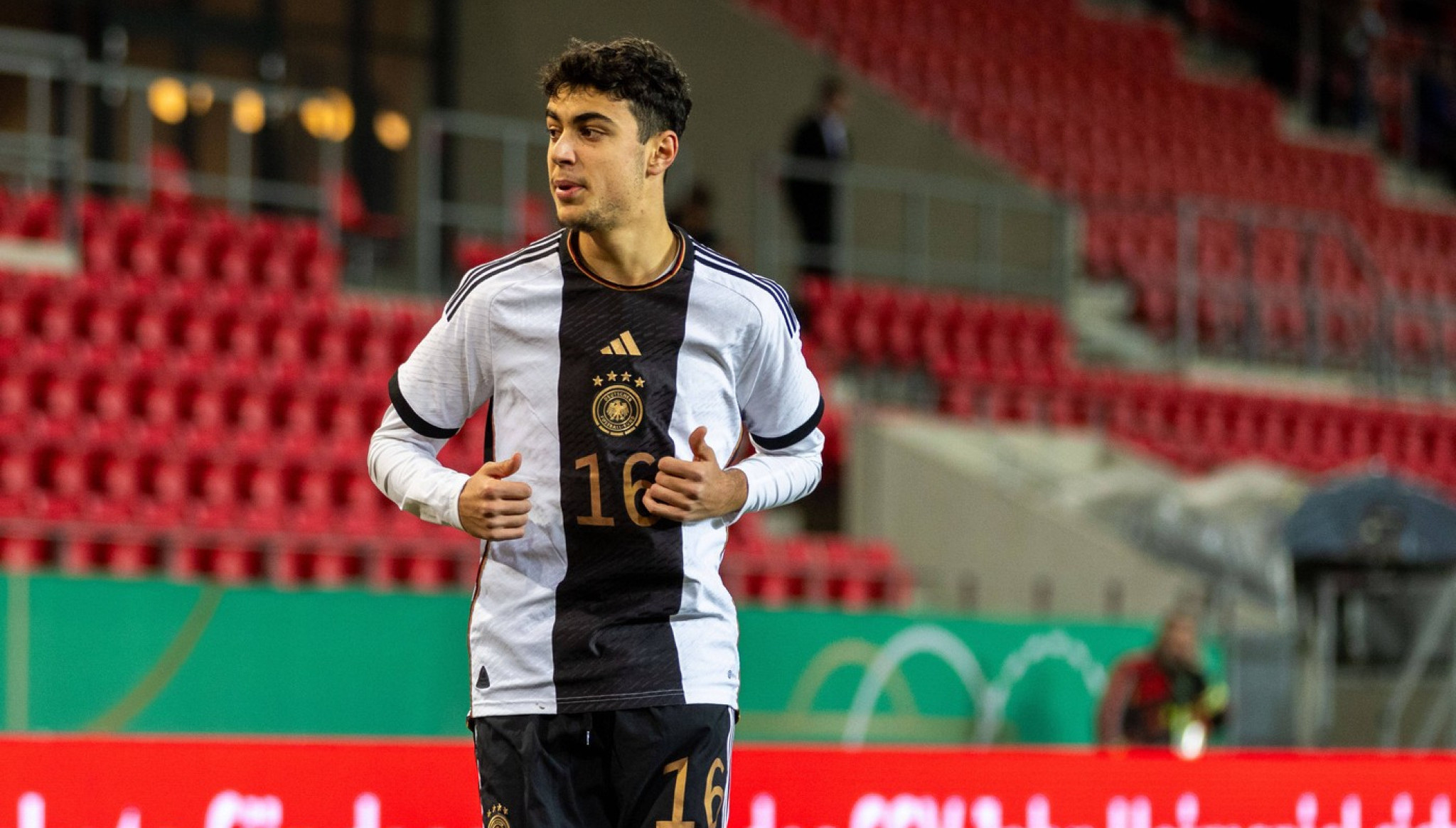 Emre Džan mijenja maleroznog Pavlovića
