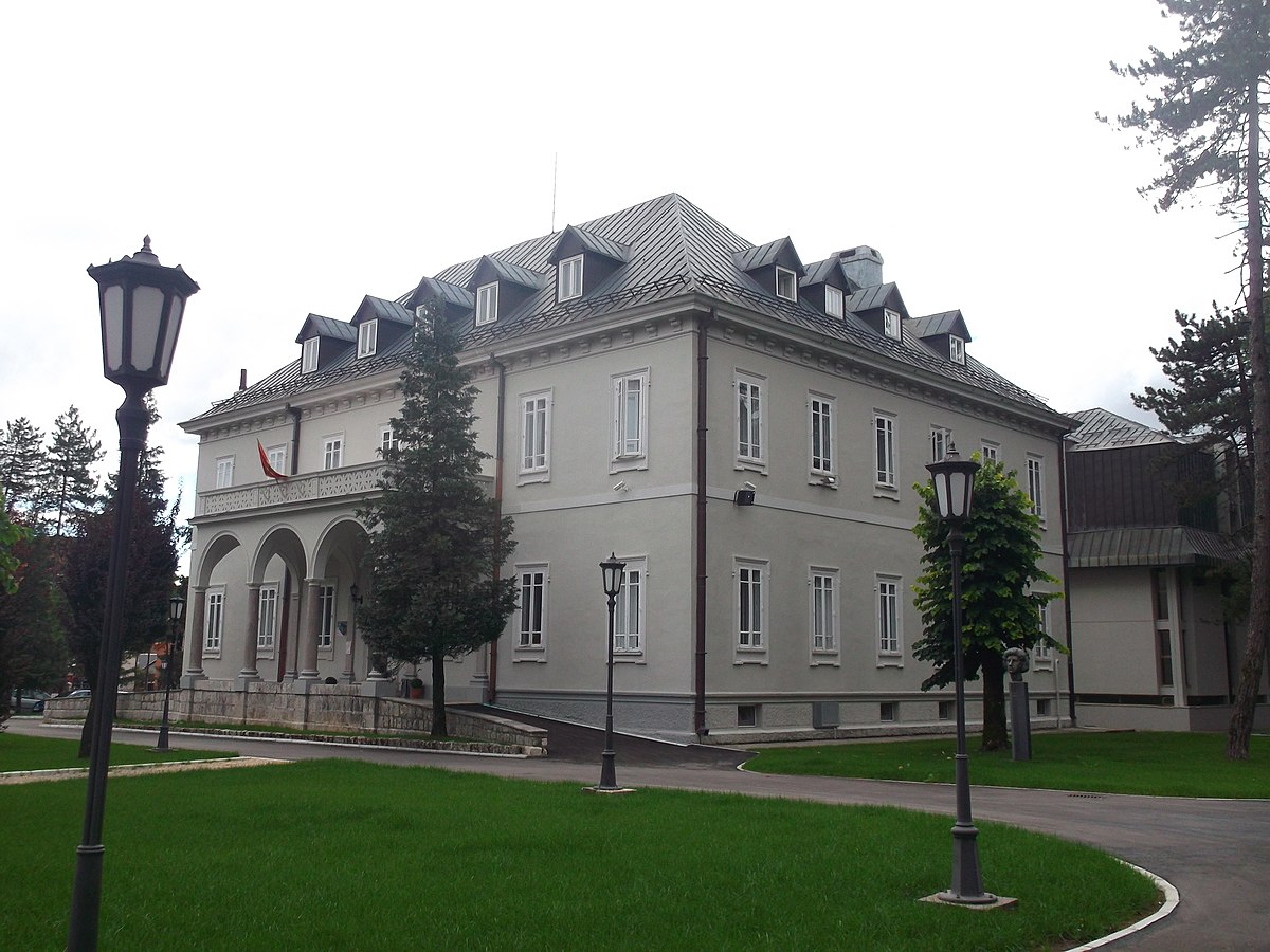 Diskriminacija srpskog jezika i kulture u Crnoj Gori: Institucionalizacija crnogorskog jezika u bibliotekama nastavlja se i nakon promjene vlasti
