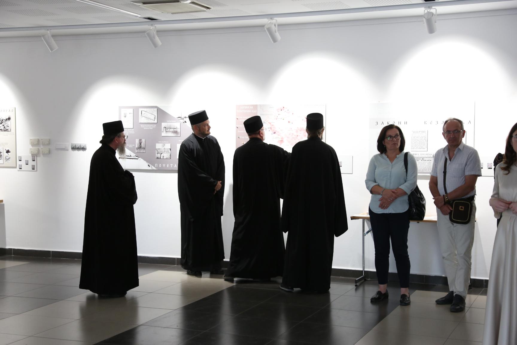Otvorena izložba „Jasenovačke suze” učenika Gimnazije i Stručne škole „Svetozar Miletić” iz Srbobrana