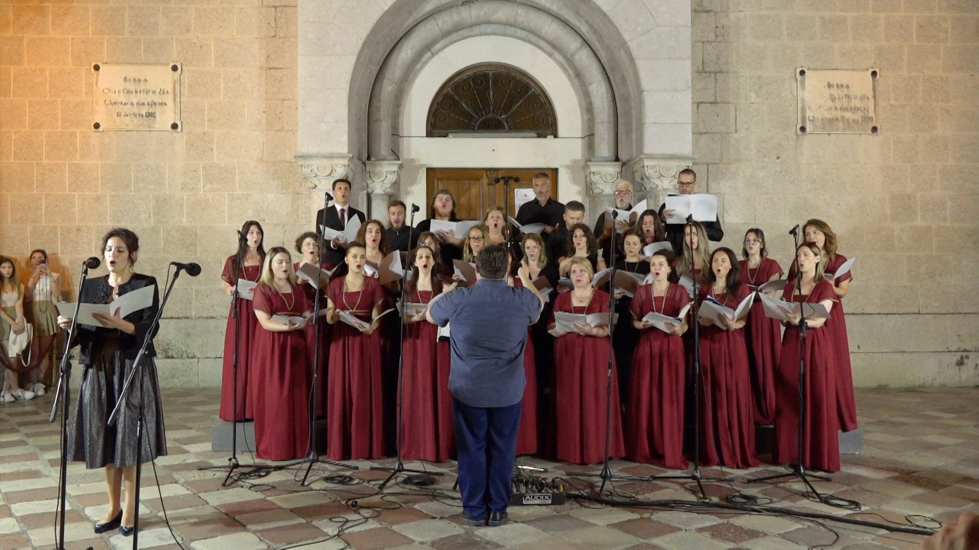 Horski festival „U jedinstvu pjesmom srcu“ sinoć otvoren na Trgu Sv. Luke
