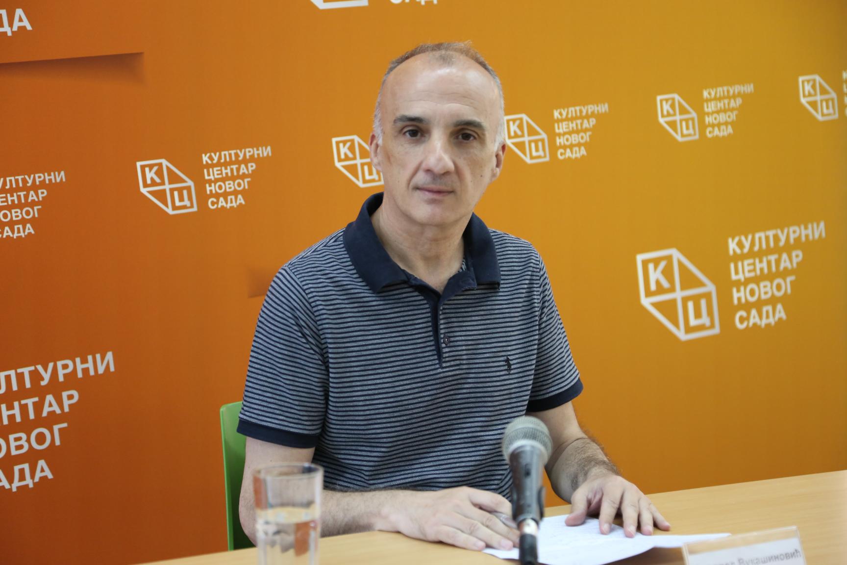 Predavanje novinara i publiciste Milorada Vukašinovića: „Šta nam je poručio Džefri Saks?“