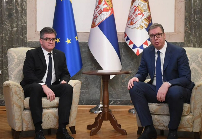 Vučić danas sa Lajčakom