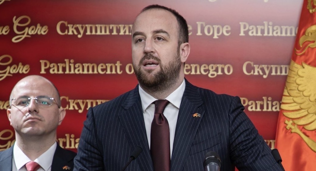 Nikolić: Patetična izjava Spajića mogla bi da se parafrazira da se niko lakše ne ucjenjuje nego trenutni premijer