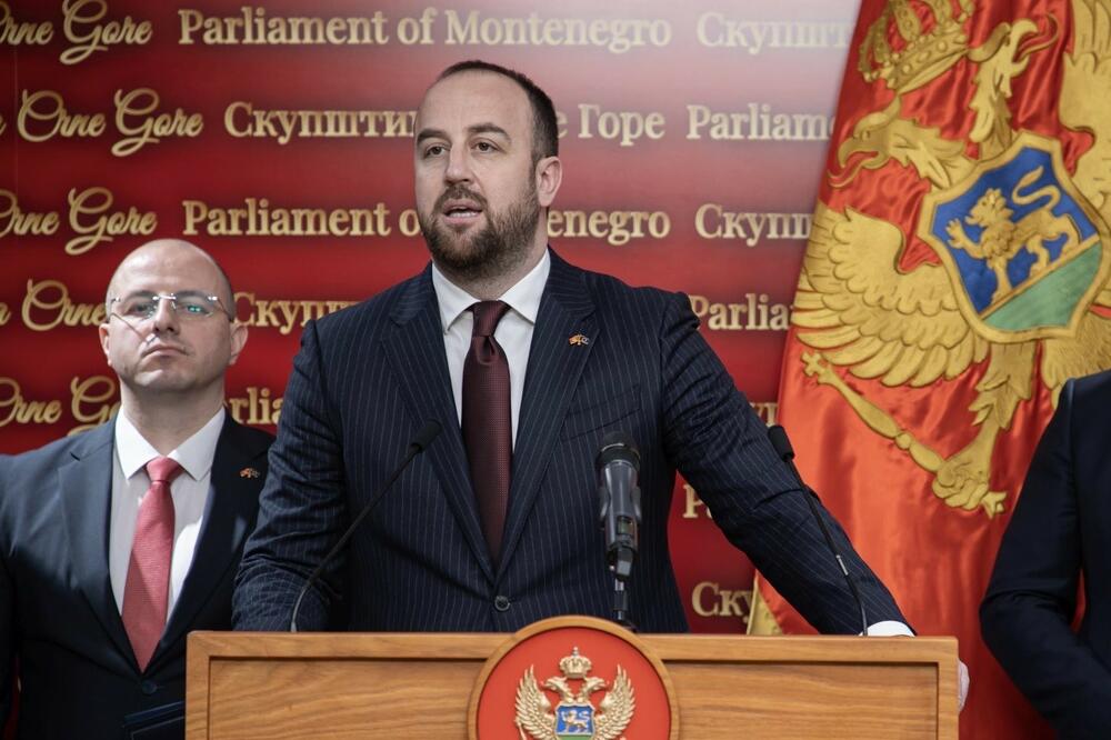Nikolić (DPS): Odgovornost za štetu koju je većina danas napravila evropskoj Crnoj Gori snosi predsjednik Vlade i njegova stranka