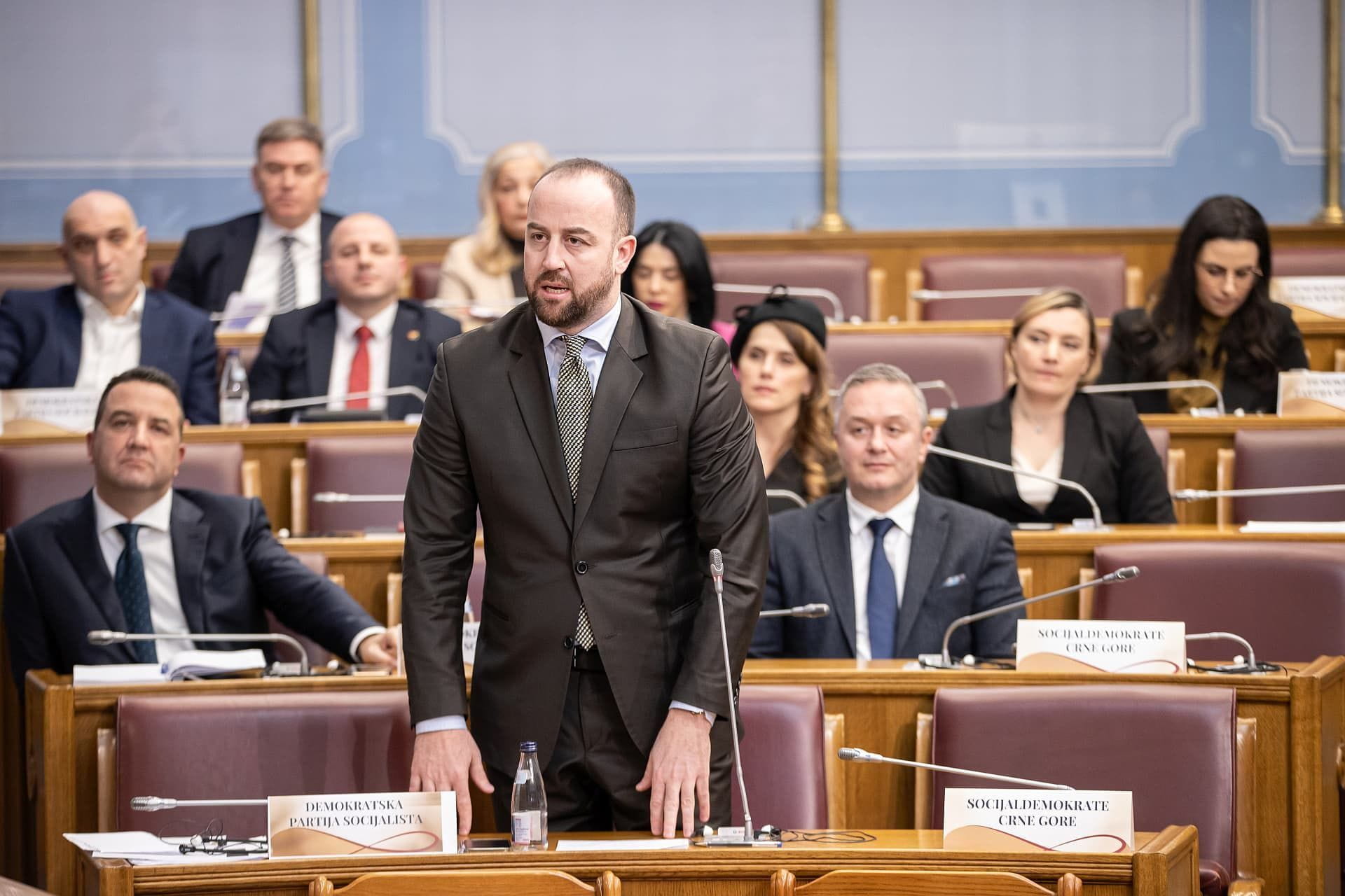 Advokat Andrija Nikolić najavljuje odmazdu Zagreba: Hrvatska će odgovoriti; Poslanici DPS-a će napustiti Skupštinu u trenutku glasanja