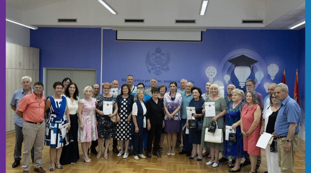 Jakšić-Stojanović i Nišić priredile prijem za penzionisane prosvjetne radnike, uručene im zahvalnice i pokloni