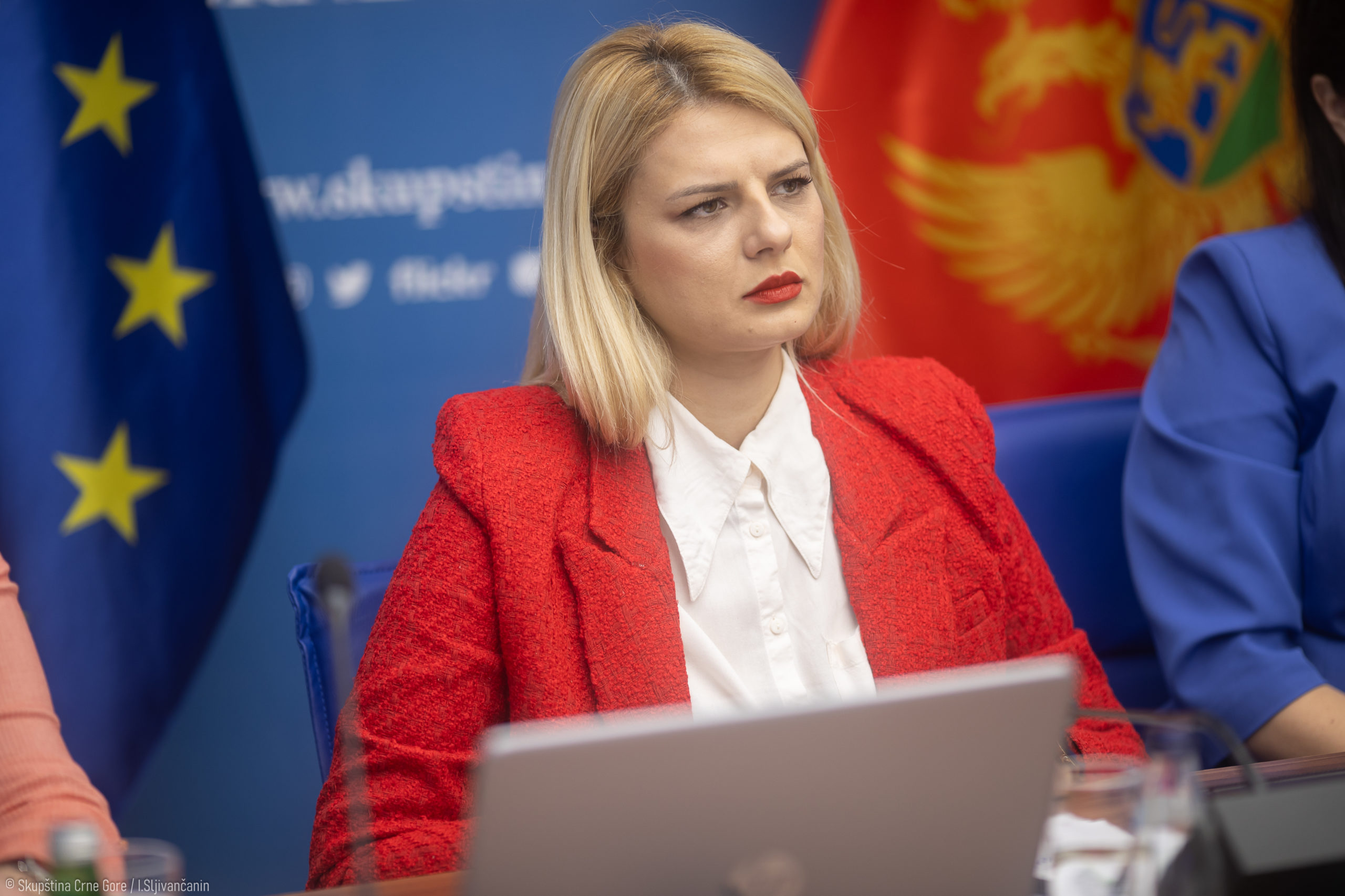 Jelena Nedović za BORBU: Tzv. ustavni puč je „dimna zavjesa“ opozicije koja se svodi na pokušaj destabilizacije države i zaustavljanje evropskog puta