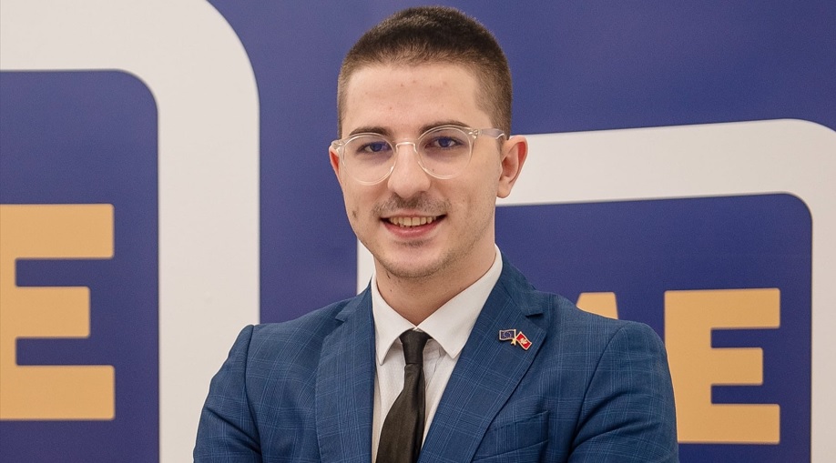 Mladi PES-ovac Karadžić na DPS pogon: Kaže da bi se svaki pristojan čovjek postidio Kovačevićević riječi