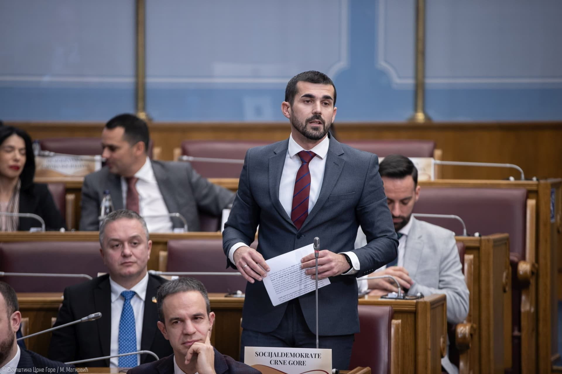 Nenezić: Kriza unutar parlamentarne većine nastaviće se i u petak