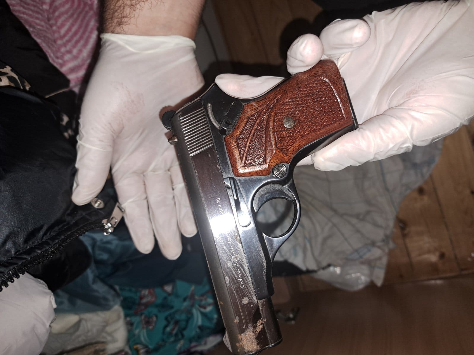 Policija u Kotoru pronašla ilegalni pištolj, jedna osoba uhapšena