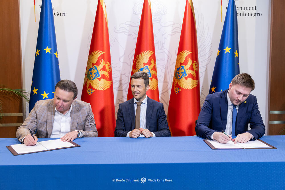 Mujović i Šimun potpisali ugovor o izvođenju radova na Opštoj bolnici Nikšić i Domu zdravlja Podgorica-Konik