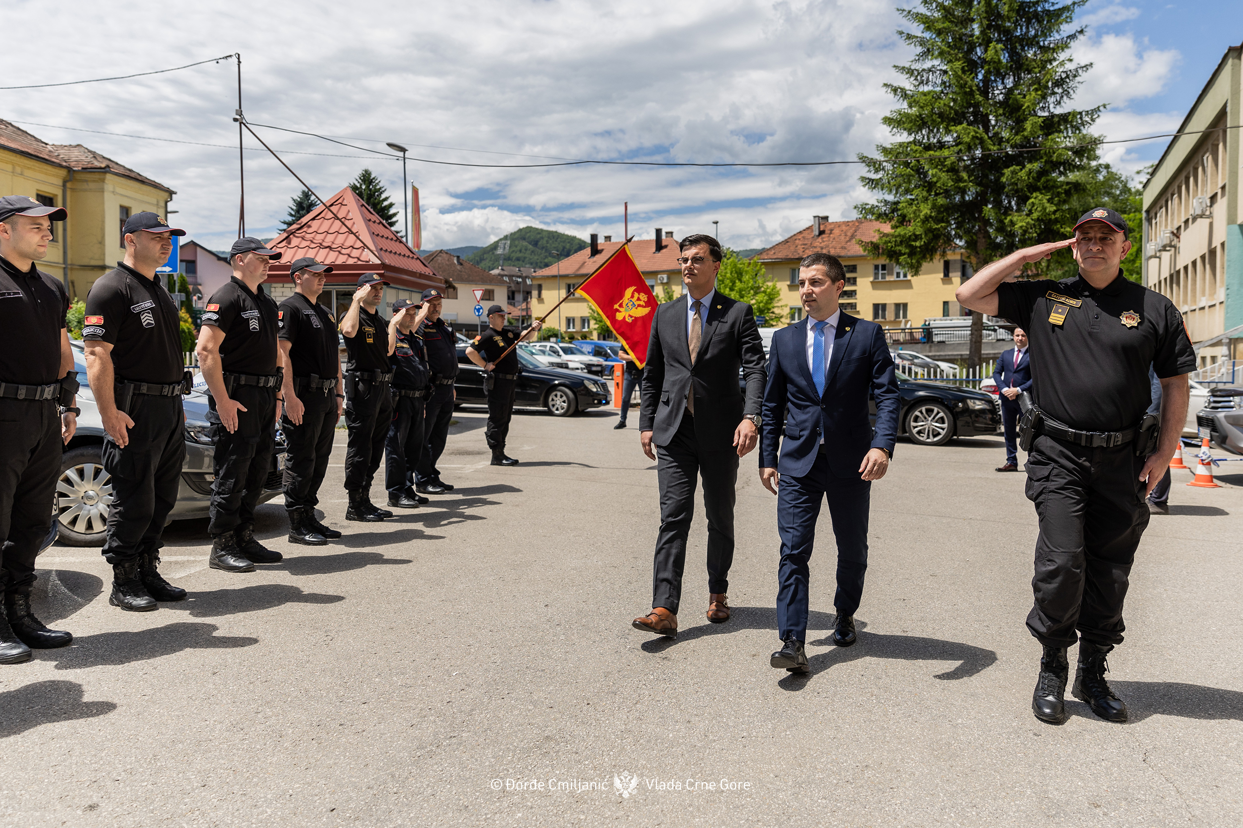 Bečić i Šaranović: Sa državom igre nema, niti brukanja časne crnogorske uniforme