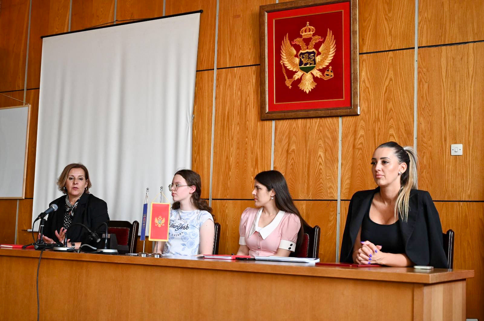 Održana treća sjednica dječijeg parlamenta: Šljukić uručila pohvalnice članovima