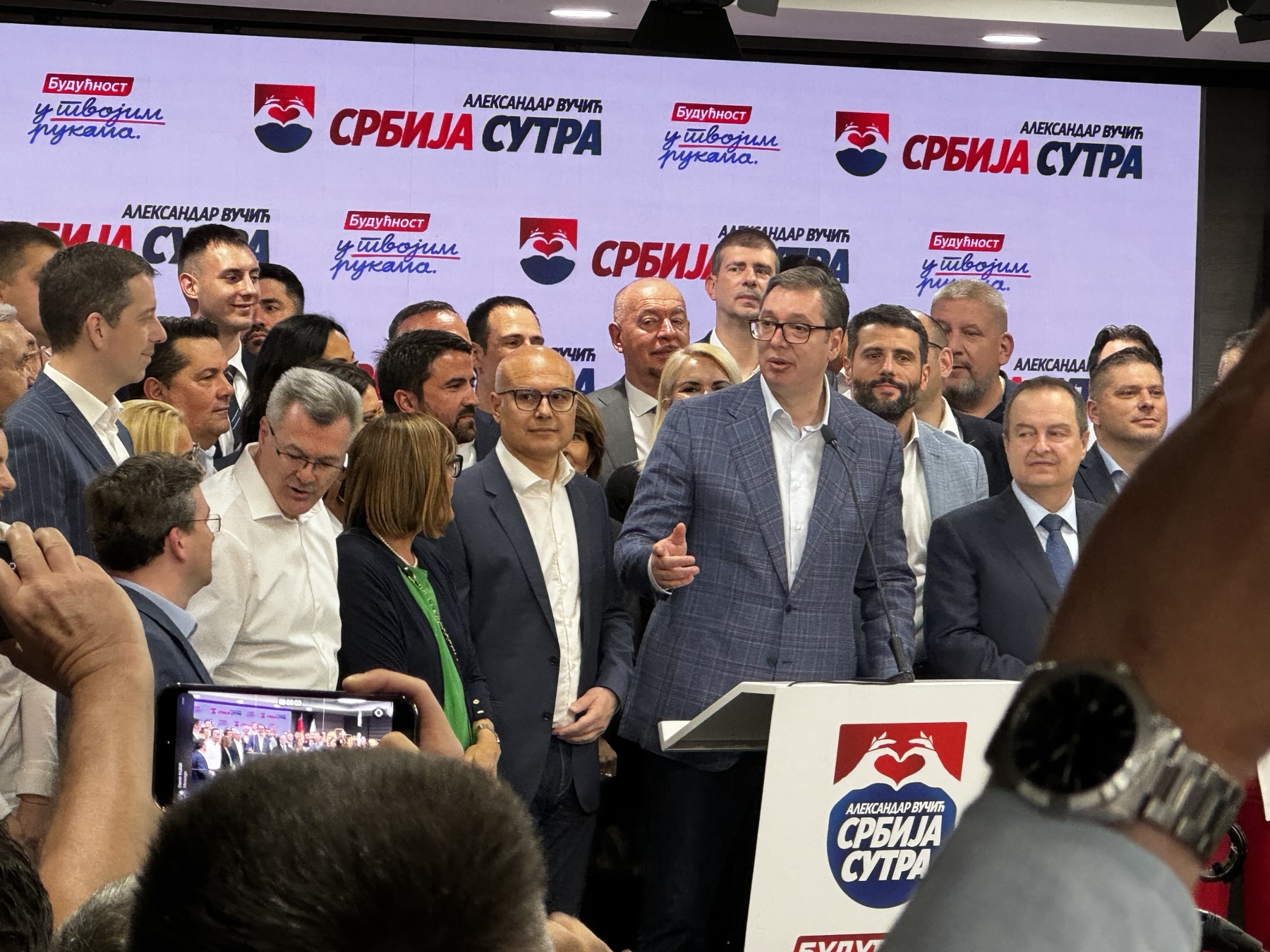 Rezime izbora u Srbiji: Vučić i SNS apsolutni pobjednici, opozicija razbijena u svim gradovima!